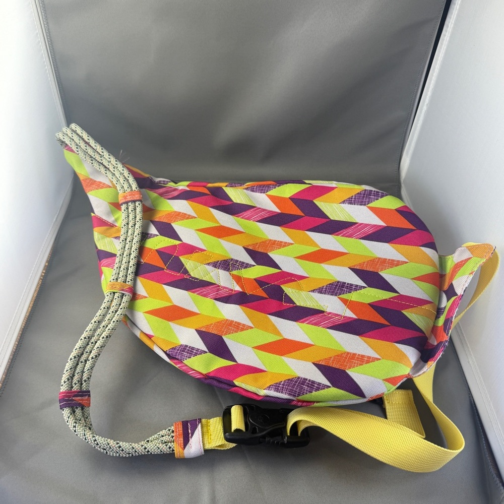 KAVU Rope Sling Bag – Multicolor Chevron Geometric Print Crossbody Backpack - Picture 6 of 8